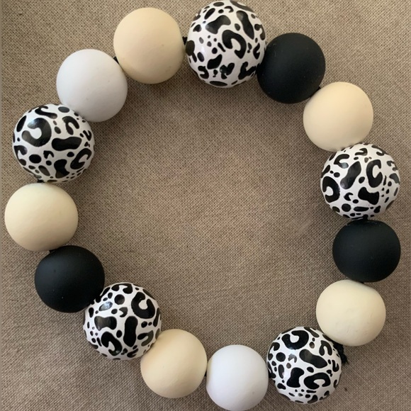 🍀🍀Dalmatian Beaded Boho Stretch Bracelet - Picture 4 of 4